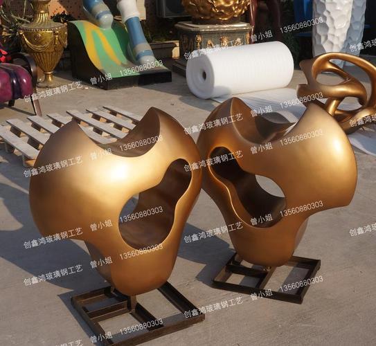 东莞市凤岗创鑫鸿雕塑工艺品厂提供的玻璃钢摆件